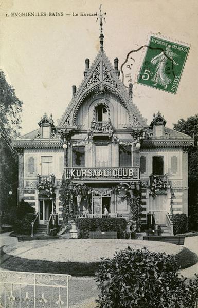 Vue d'ensemble de la façade.