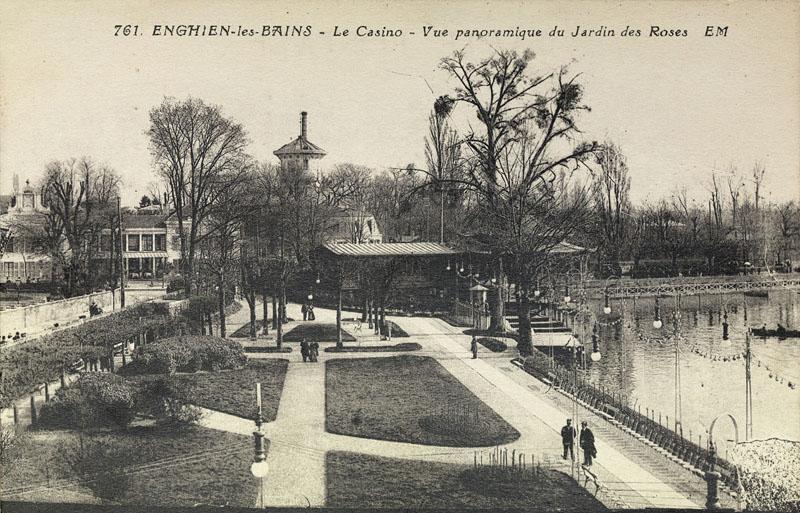 Vue du jardin des Roses depuis le casino.