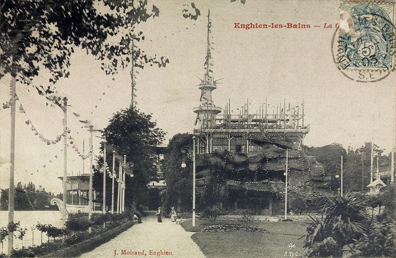 Vue d'ensemble du jardin du casino et de la 'grotte'.