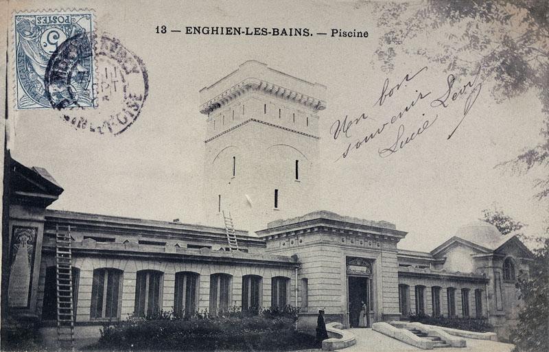 Vue de la façade antérieure.