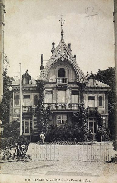 Vue de la façade donnant sur le lac.