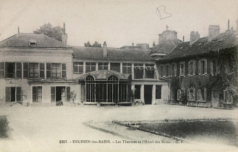 Vue des bâtiments thermaux, côté cour.