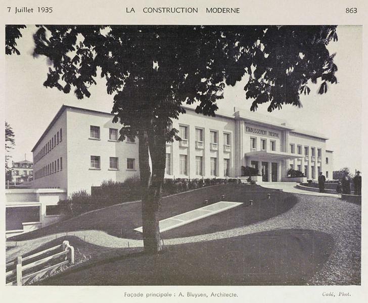 Vue d'ensemble de la façade principale.