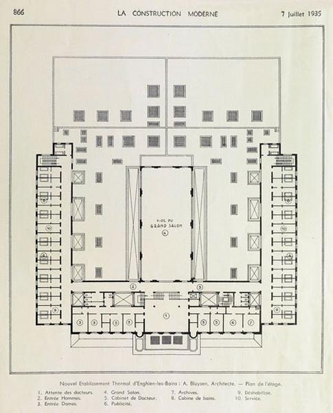Plan de l'étage avec au centre le vide du grand hall d'entrée qui se déploie sur les deux niveaux du bâtiment.