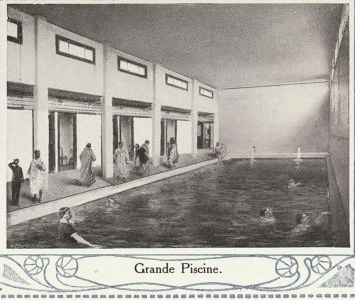 Vue intérieure de la grande piscine.
