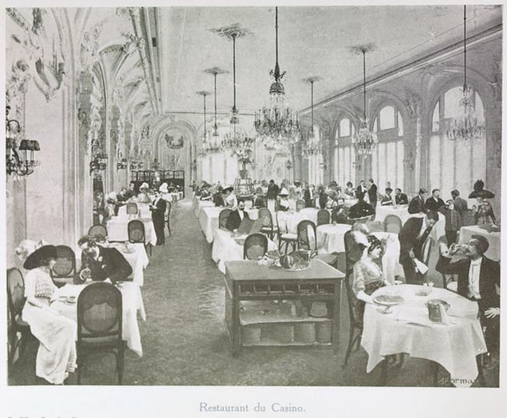 Vue intérieure de la salle à manger du casino.