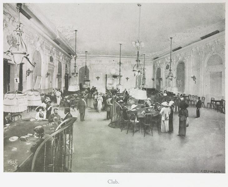 Vue intérieure de la salle du club.