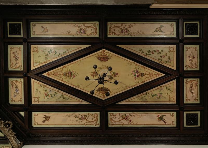 Vue d'ensemble du plafond.