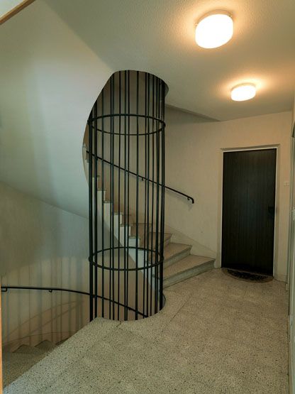 Vue de l'escalier hélicoïdal du bâtiment E.