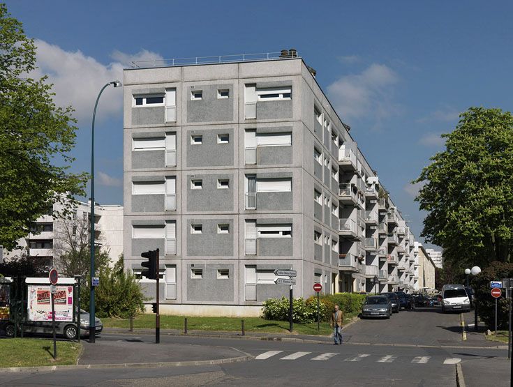 Vue de la barre A. mur pignon avec deux typess de modules : fenêtres doubles ( l'une verticale et l'autre en bandeau) pour les chambres, lucarne pour les dégagements et pièce d'eau.