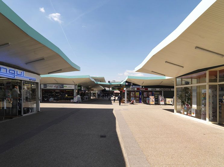 Intérieur du centre commercial.