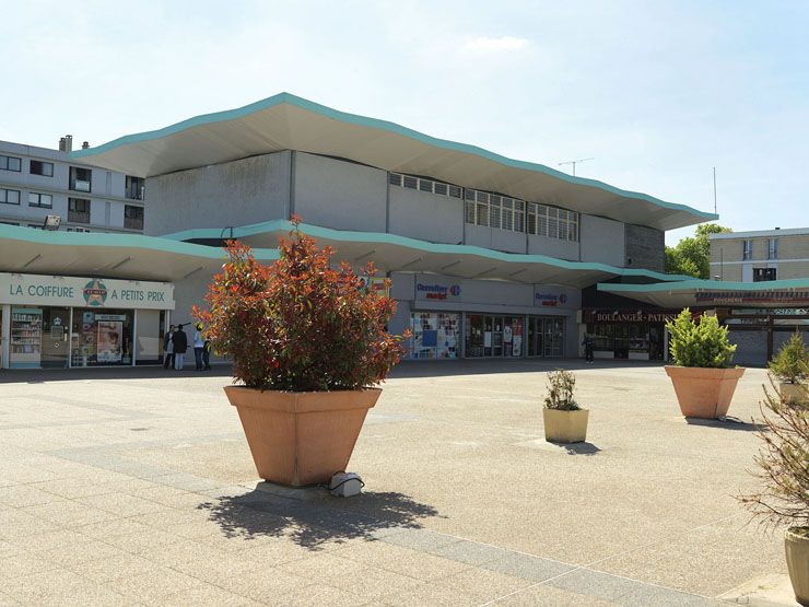 Esplanade intérieure du centre commercial.