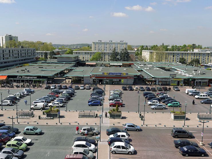 Le centre commercial Les Franciades.