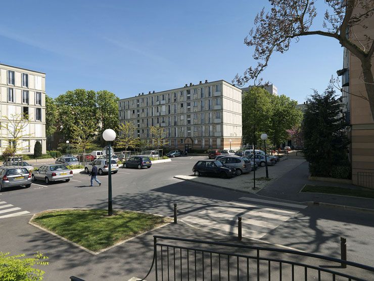 Organisation des barres B et E autour du parking.