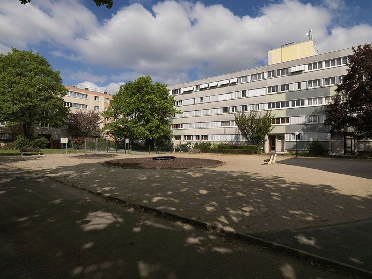 Aire de jeux devant la barre L.