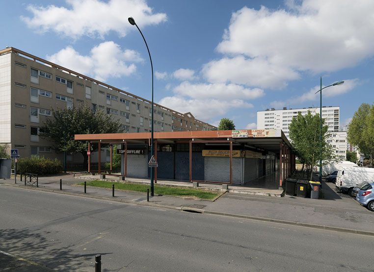 Le centre commercial secondaire.