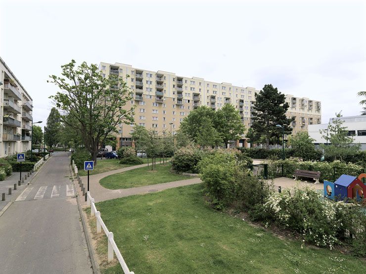 Les espaces verts situés devant la barre E de l'opération Robert.