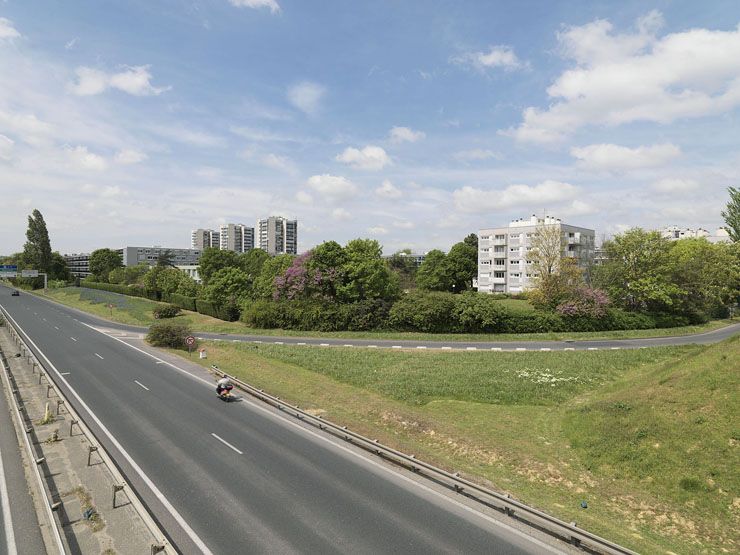 Vue générale du sud du grand ensemble depuis l'avenue du maréchal Koenig (D188).