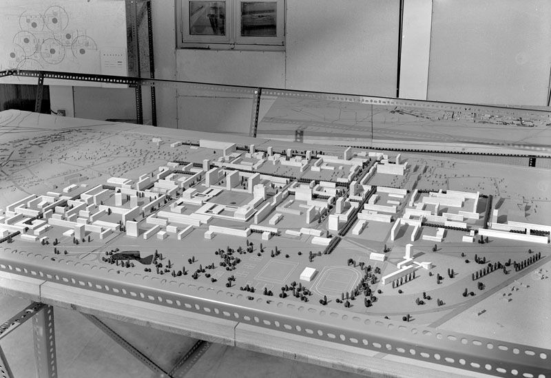La maquette du grand ensemble. Photographie, 1961. (Ministère de l'Ecologie, MRU 36771009)