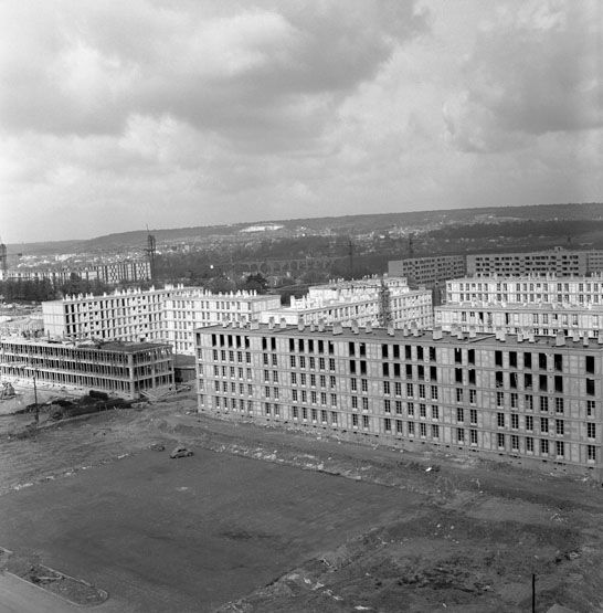 Vue générale du chantier de construction. Photographie, 1960. (Ministère de l'Ecologie, MRU 35647)