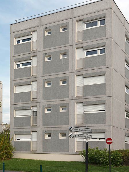 Pignon de la barre située le long de l'avenue Saint-Marc : les deux modules aux extrémités sont symétriques, situés de part et d'autre d'un module central dévolu aux pièces d'eau.