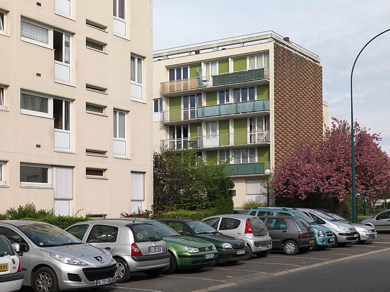 Les deux types de façades : façades séjours avec balcon et façades de cuisines et chambres.