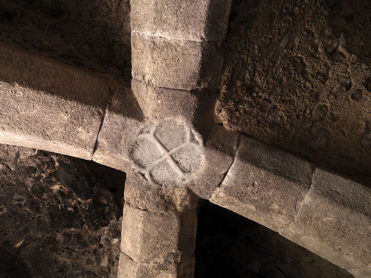 Cave. Clé de voûte de la salle sud-est.