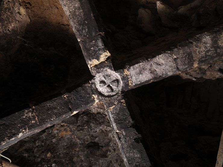 Cave. Clé de voûte de la salle nord.