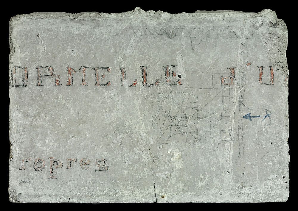 graffiti de chambrée sur carreau de plâtre formant contre-cloison