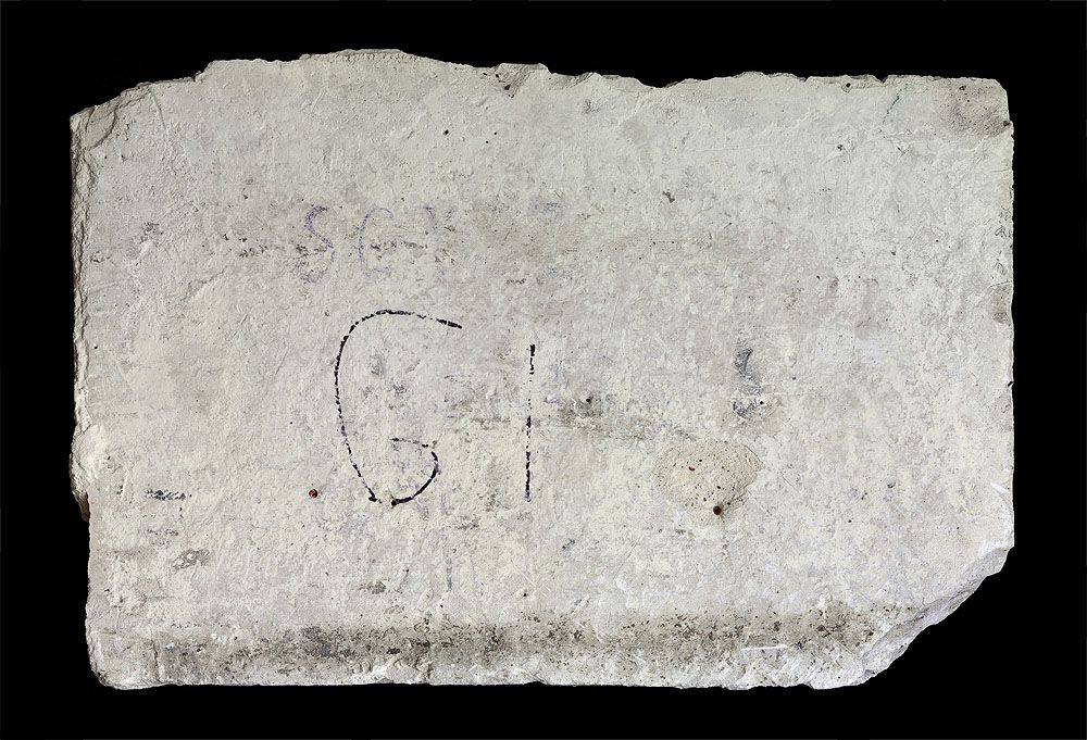 graffiti de chambrée sur carreau de plâtre formant contre-cloison