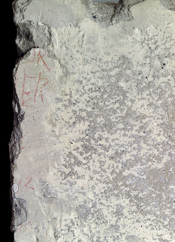 graffiti de chambrée sur carreau de plâtre formant contre-cloison
