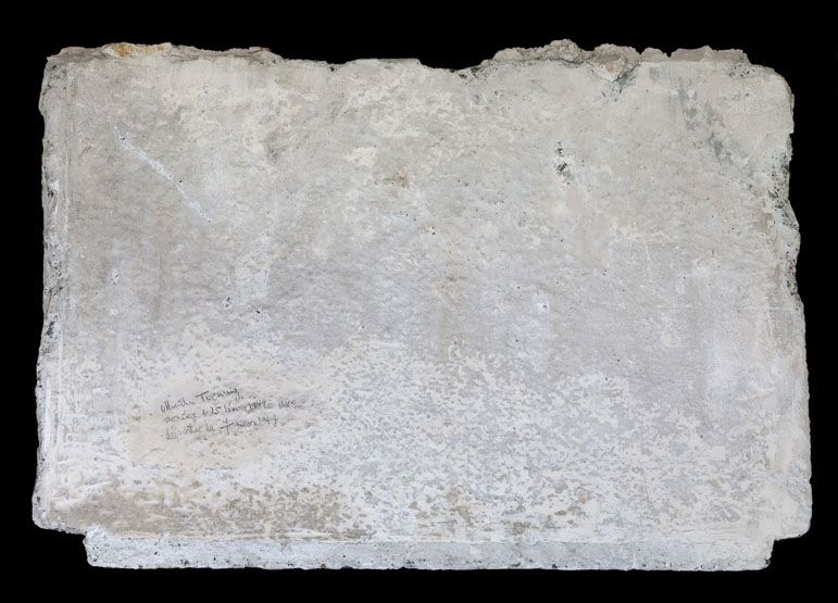 graffiti de chambrée sur carreau de plâtre formant contre-cloison