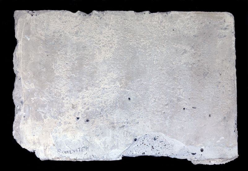 graffiti de chambrée sur carreau de plâtre formant contre-cloison