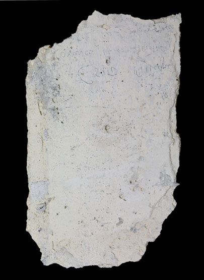 graffiti de chambrée sur carreau de plâtre formant contre-cloison