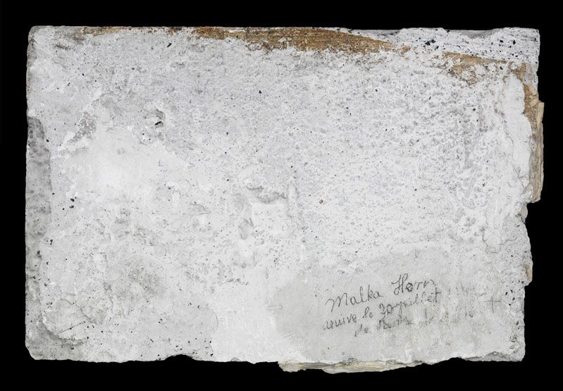 graffiti de chambrée sur carreau de plâtre formant contre-cloison