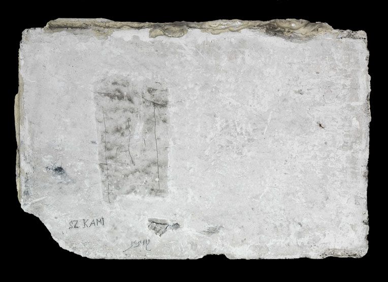 graffiti de chambrée sur carreau de plâtre formant contre-cloison