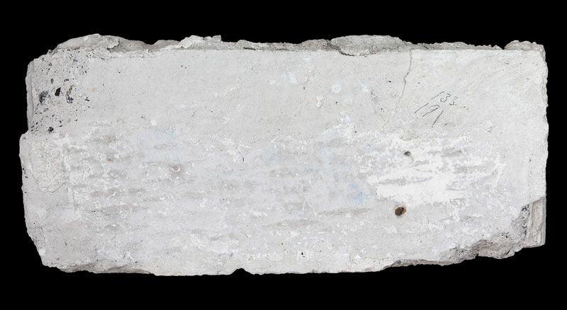 graffiti de chambrée sur carreau de plâtre formant contre-cloison