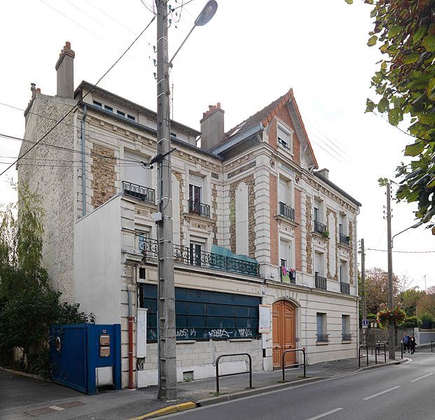 Ablon-sur-Seine, café-restaurant, immeuble, 10 rue du Général-de-Gaulle. Vue de l'élévation antérieure de trois-quarts en 2011.