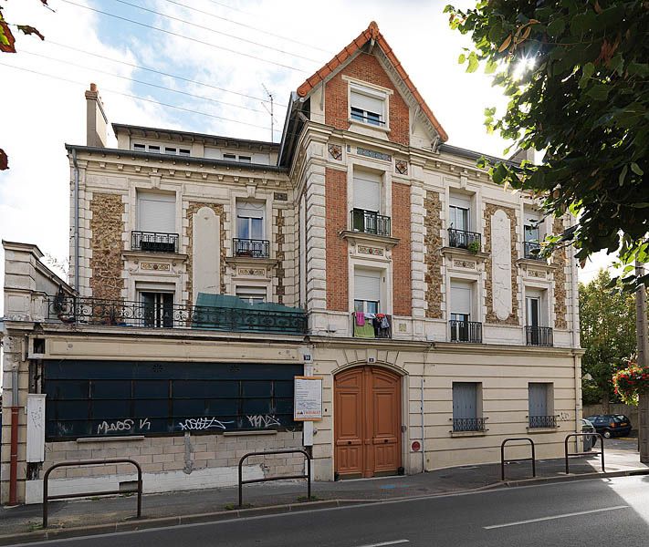 Ablon-sur-Seine, café-restaurant, immeuble, 10 rue du Général-de-Gaulle. Vue de l'élévation antérieure en 2011.