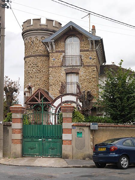 Ablon-sur-Seine, maison, 15 rue Edouard-Juvigny. Elévation antérieure. Les balcons en ferronnerie ont remplacé les balcons en bois.