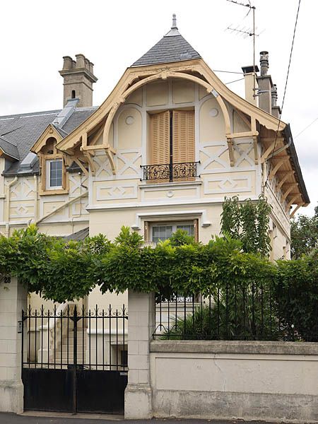 Villeneuve-le-Roi, maison en série (série de 4), 28, 30 avenue Henri Gilbert. Façade sur rue avec pignon.