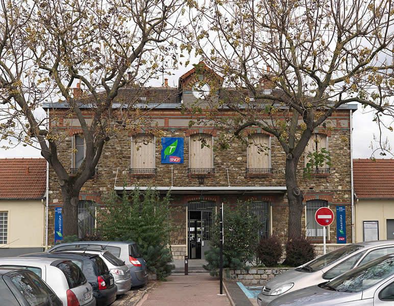 Villeneuve-le-Roi, gare, place Lénine. Elévation antérieure.