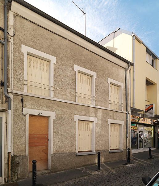 Orly, maison, 37 rue du Commerce . Elévation antérieure. Vue en hauteur de la rue.