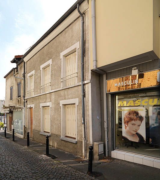 Orly, maison, 37 rue du Commerce. Elévation antérieure. Vue en hauteur de la rue.