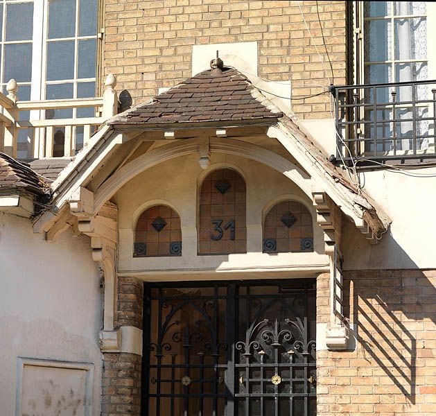 Villeneuve-Saint-Georges, immeuble, 31 rue Henri Janin . Porte d'entrée.