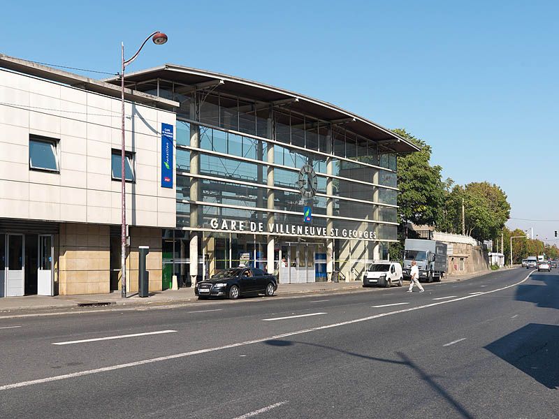 Villeneuve-Saint-Georges, gare, Pierre Semard (place). Vue générale.