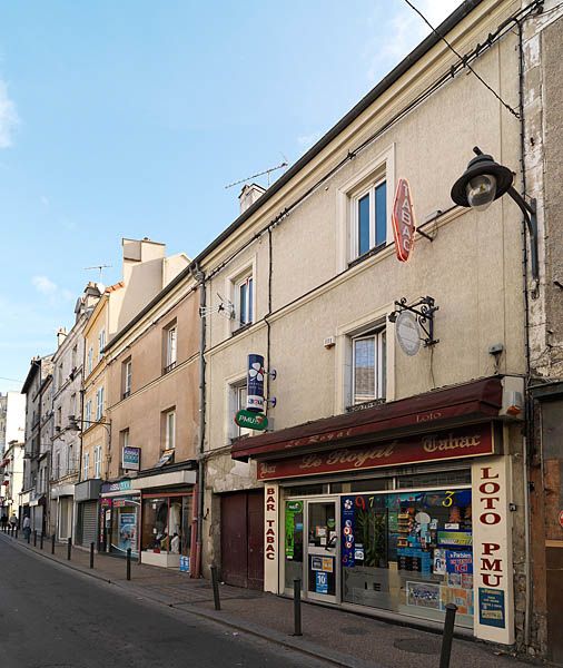 Villeneuve-Saint-Georges, ensemble d'édifices à cour commune, 36-38 rue de Paris, 15 rue de l' Eglise. Vue générale.