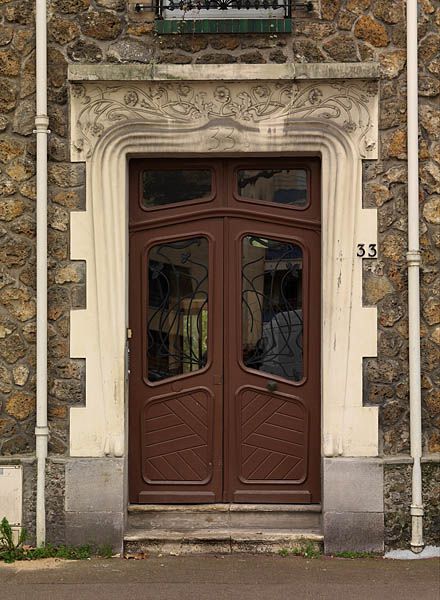 Choisy-le-Roi, immeuble, 33 avenue du Général Leclerc. Détail de la porte d'entrée.