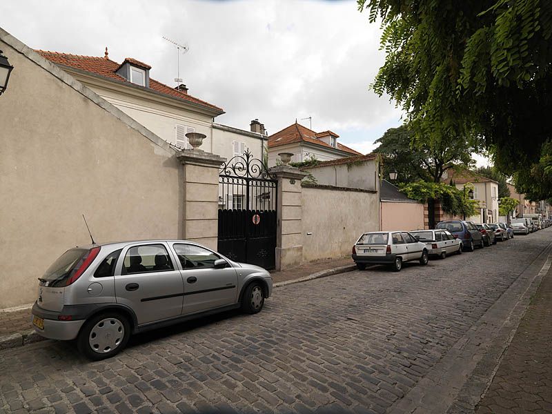 Choisy-le-Roi, maison en série (série de 6), 2 à 11 rue Auguste Blanqui. Vue du mur de clôture.