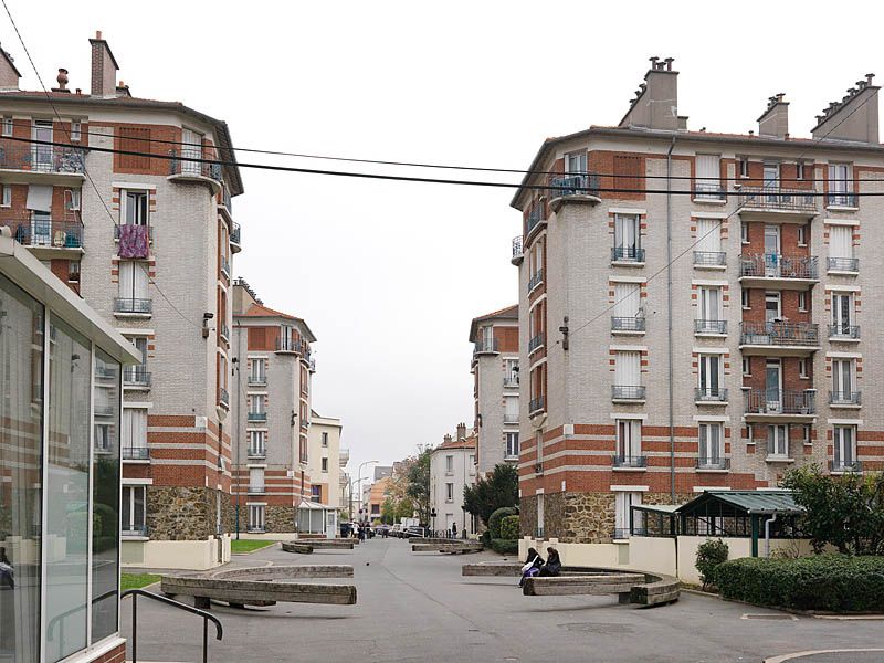 Alfortville, ensemble d'édifices à cour commune, 68 rue Véron, rue de Seine, 83 rue Marcelin Berthelot. Vue des bâtiments sur les squares Véron et Berthelot.